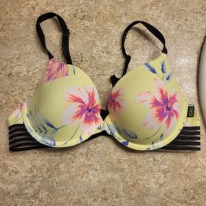 VS Pink 34b bra